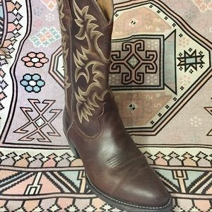 Ariat men’s 8.5 US cowboy boots Ats sole
